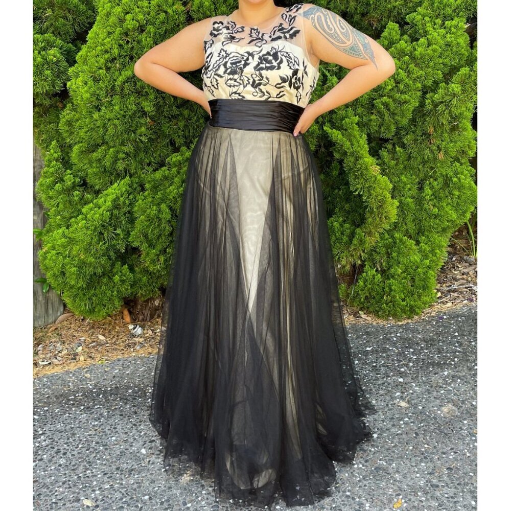 NEW JJ's House Princess Round Neck Lace Tulle Floor Length Gown SZ 14 - Picture 2 of 6